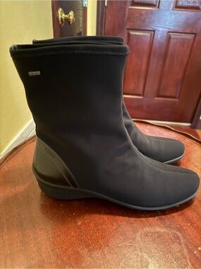 Ecco Black Mid-Calf Weather-Resistant Boots